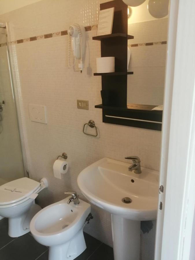 Hotel 皮诺托里尼斯 外观 照片