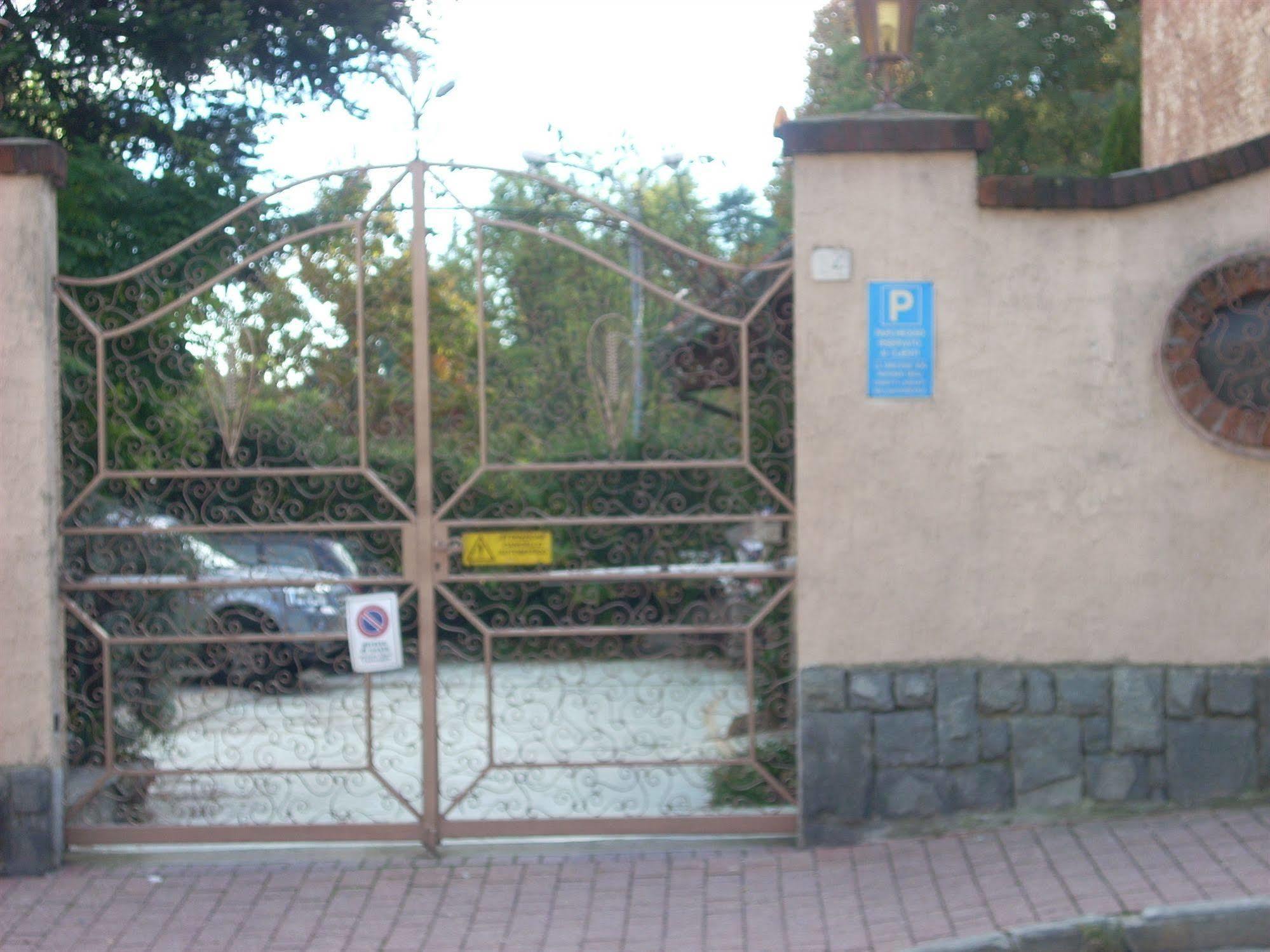 Hotel 皮诺托里尼斯 外观 照片